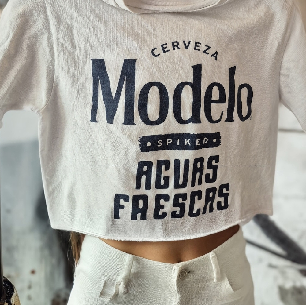 Modelo Cerveza Aguas Frescas Blue and White Graphic Crop T-Shirt